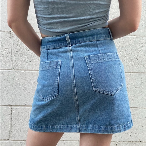 🌐 Y2K 🌐 Flared denim mini skirt with classic Y2K exposed pocket - Picture 3 of 3